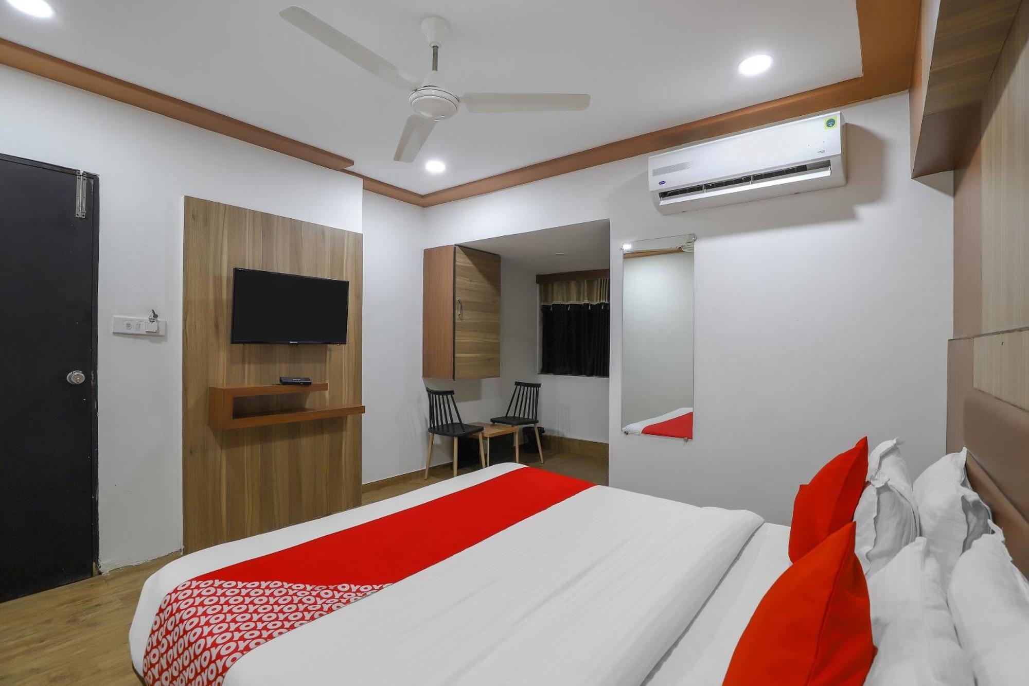 Oyo Hotel Shree Niwas Ahmedabad Bagian luar foto