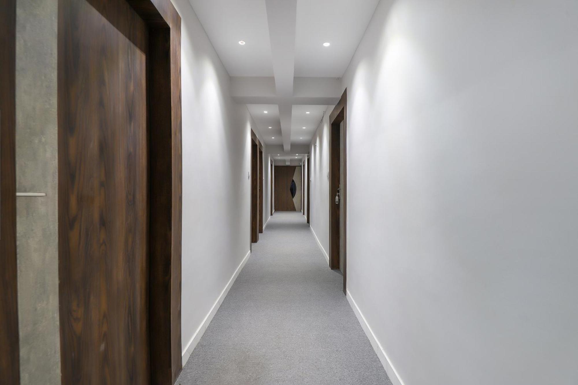 Oyo Hotel Shree Niwas Ahmedabad Bagian luar foto