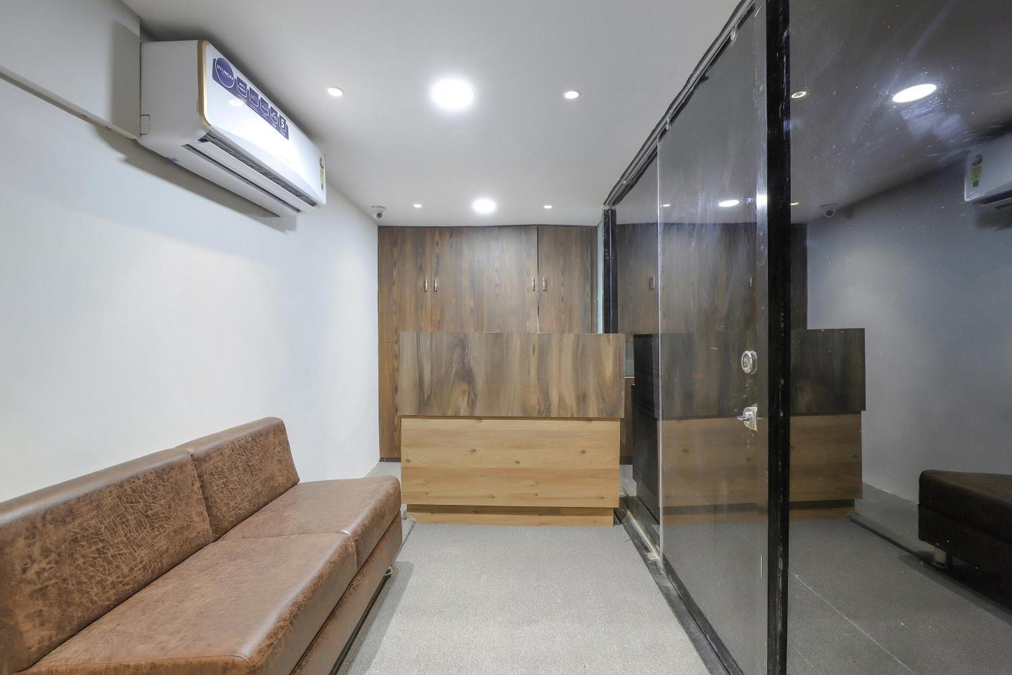 Oyo Hotel Shree Niwas Ahmedabad Bagian luar foto