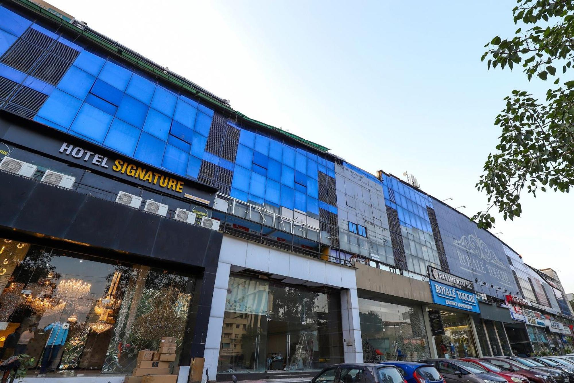 Oyo Hotel Shree Niwas Ahmedabad Bagian luar foto